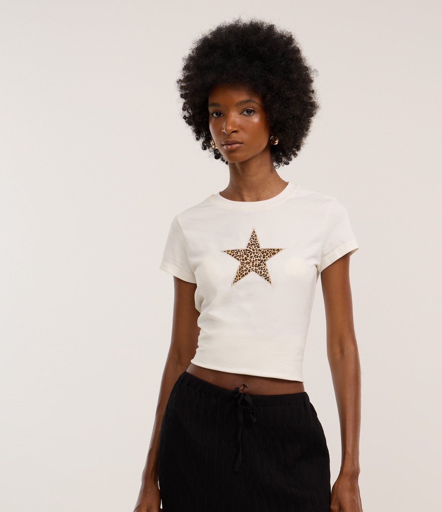 Nuova t-shirt in cotone con stampa animale bianca e disegno a stella