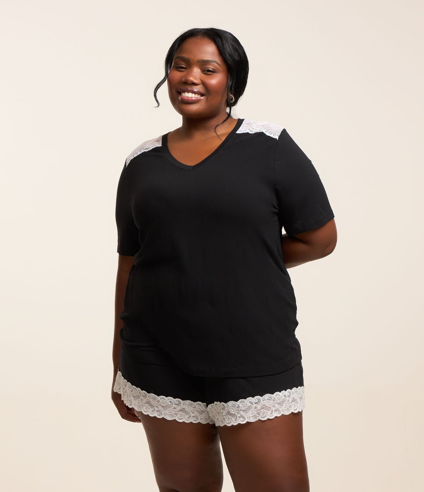 Pijama de viscose com renda contrastante, Curve e Plus Size, preto