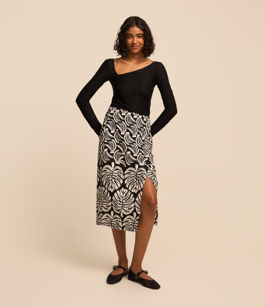 Saia midi em viscose e linho com fenda e estampa de banana preta