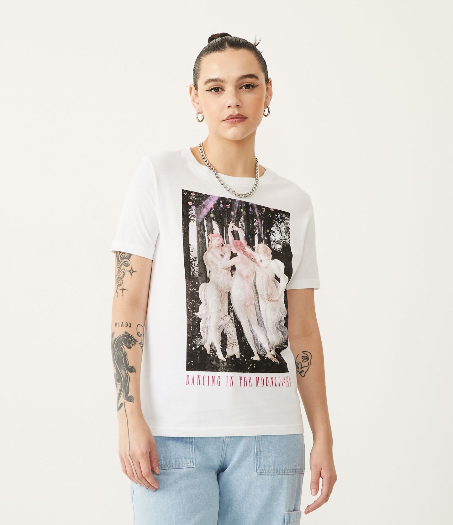 Blusa Branca Meio Tricô com Estampa "Dance in the Moonlight"