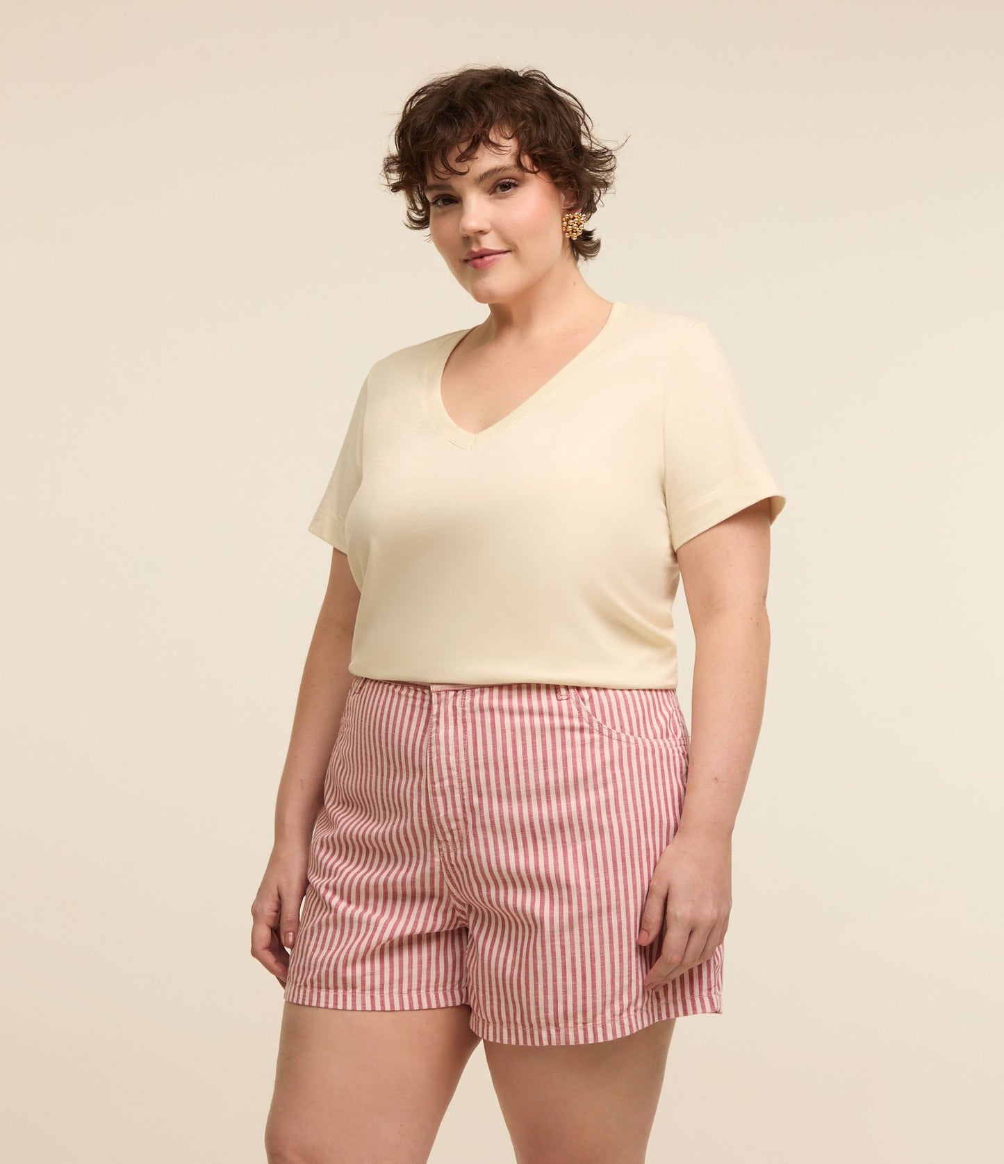 Camicetta in cotone giallo chiaro con scollo a V - Curve e taglie forti