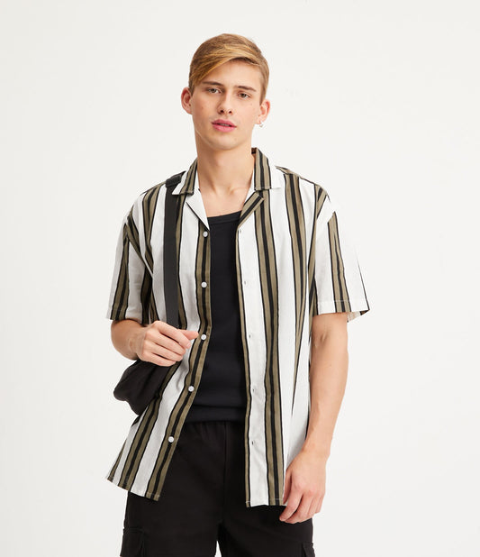 Camisa tricoline listrada bege de ajuste descontraído