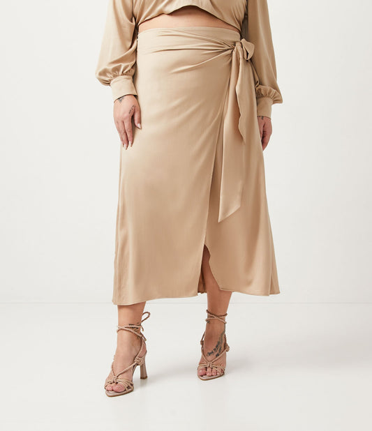 Gonna midi in crepe satinato beige con cravatta laterale - Curve e taglie forti