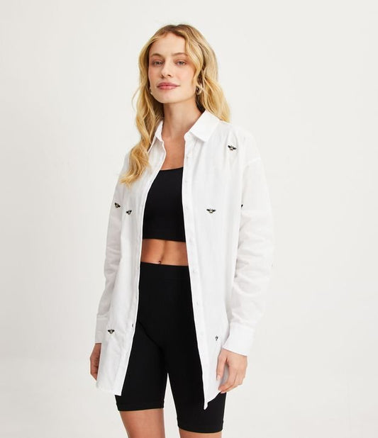 Camicia tricolore lunga con maniche lunghe e ricamo di api in bianco sporco
