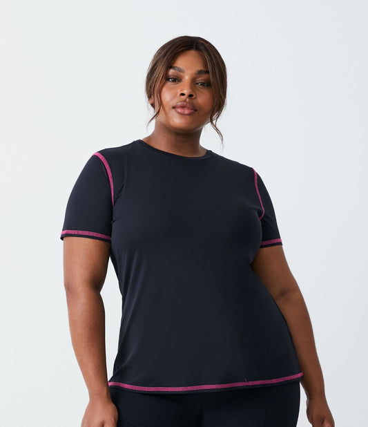 Camiseta preta Plus Size Curve Sports em poliamida com detalhes em contraste