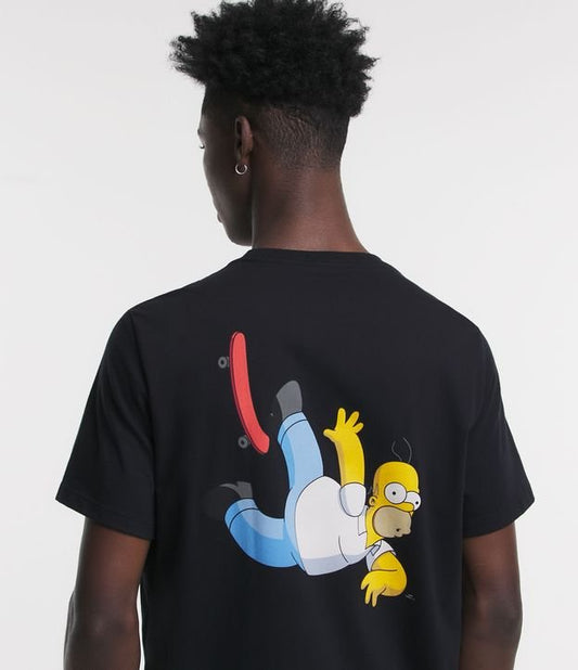 Camiseta Regular Fit em malha preta com estampa Skater Homer