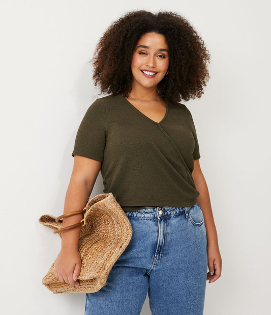 Blusa de malha texturizada com mangas bufantes e design envolvente - Curve e Plus Size, verde