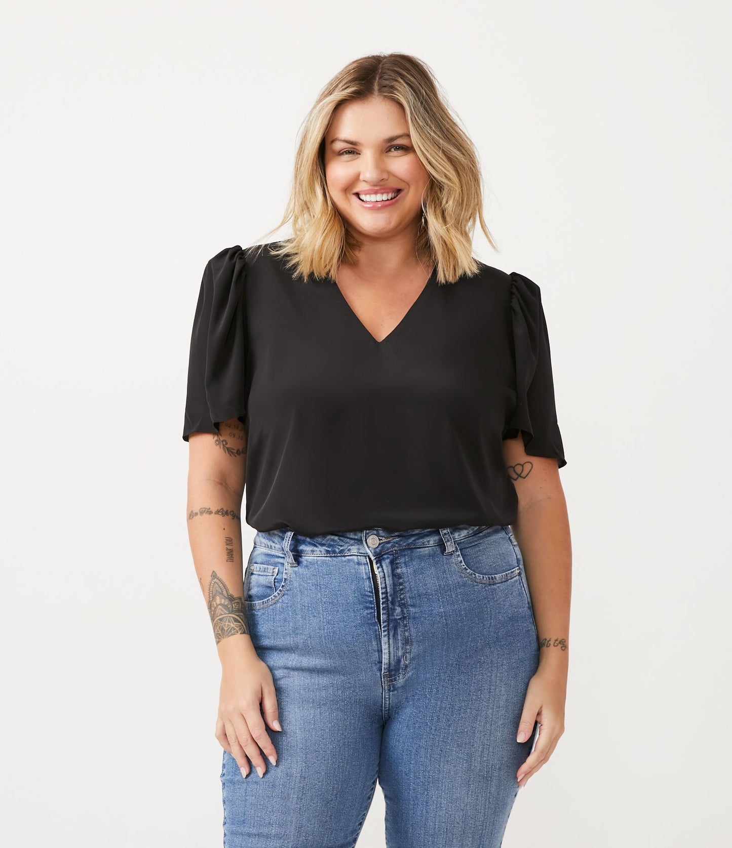 Blusa de crepe preta com mangas bufantes - Curve e Plus Size