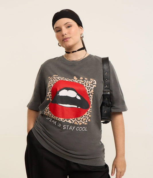 Maglietta grafica longline nera lavata con stampa di labbra - Curve e taglie forti