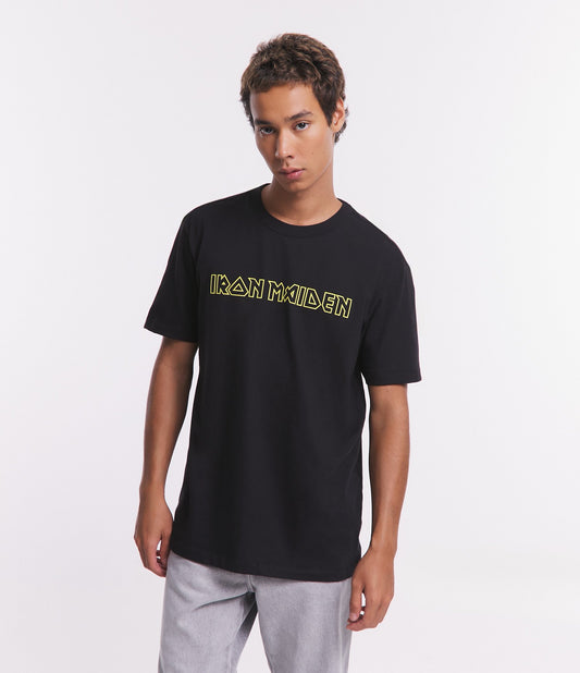 Camiseta Comfort preta com estampa Iron Maiden em tecido de malha macia
