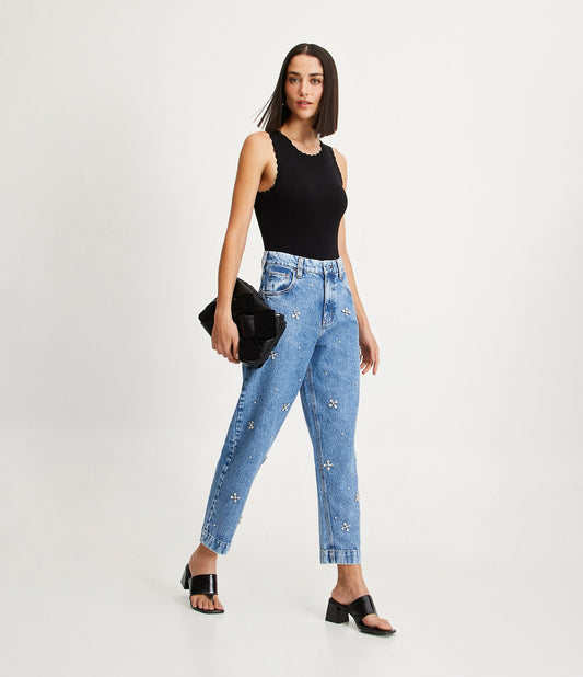 Jeans de cintura alta e perna reta com bolsos e brilho azul aplicado