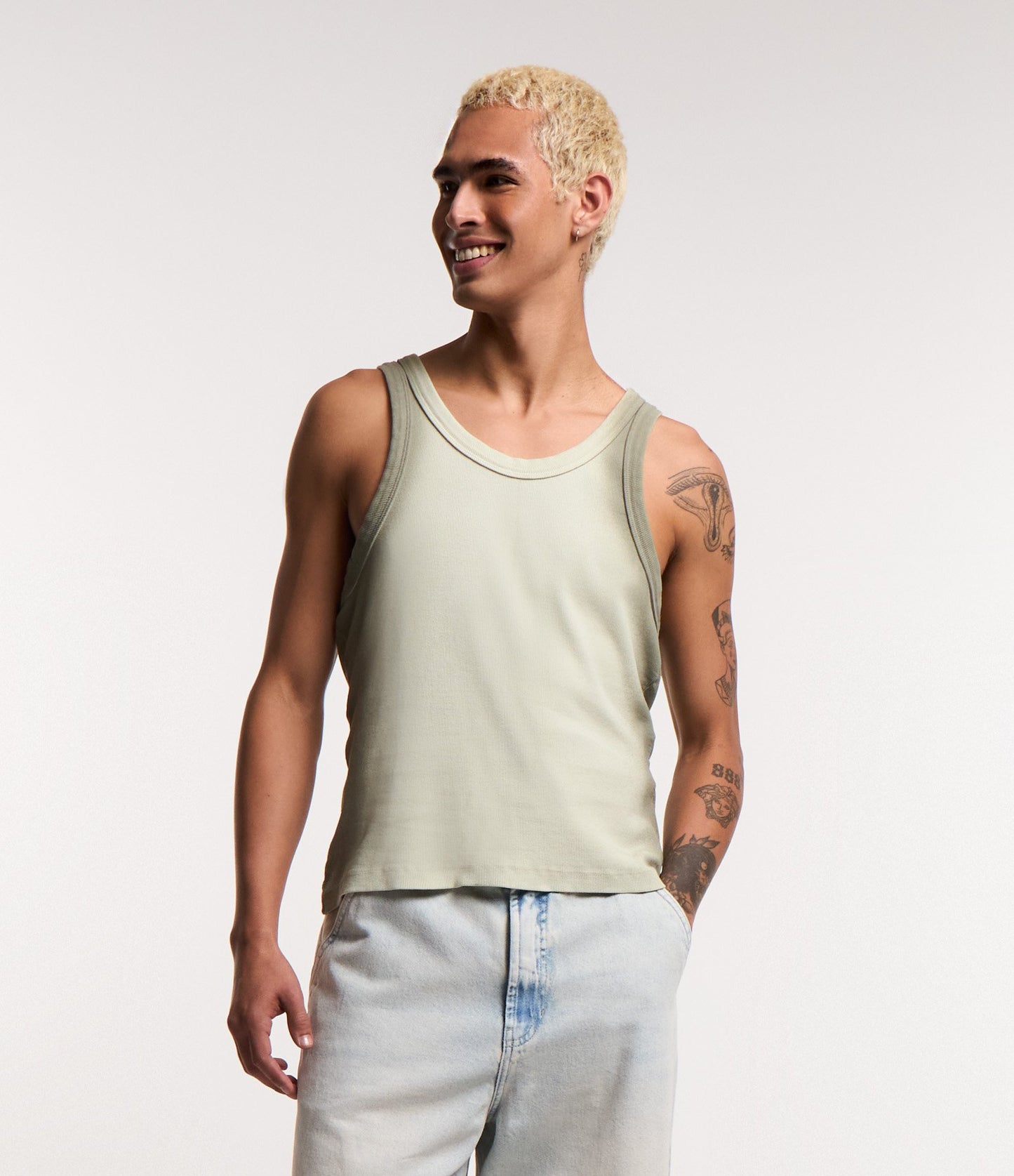 Regata Muscle em tecido canelado com efeito spray nas laterais - Verde