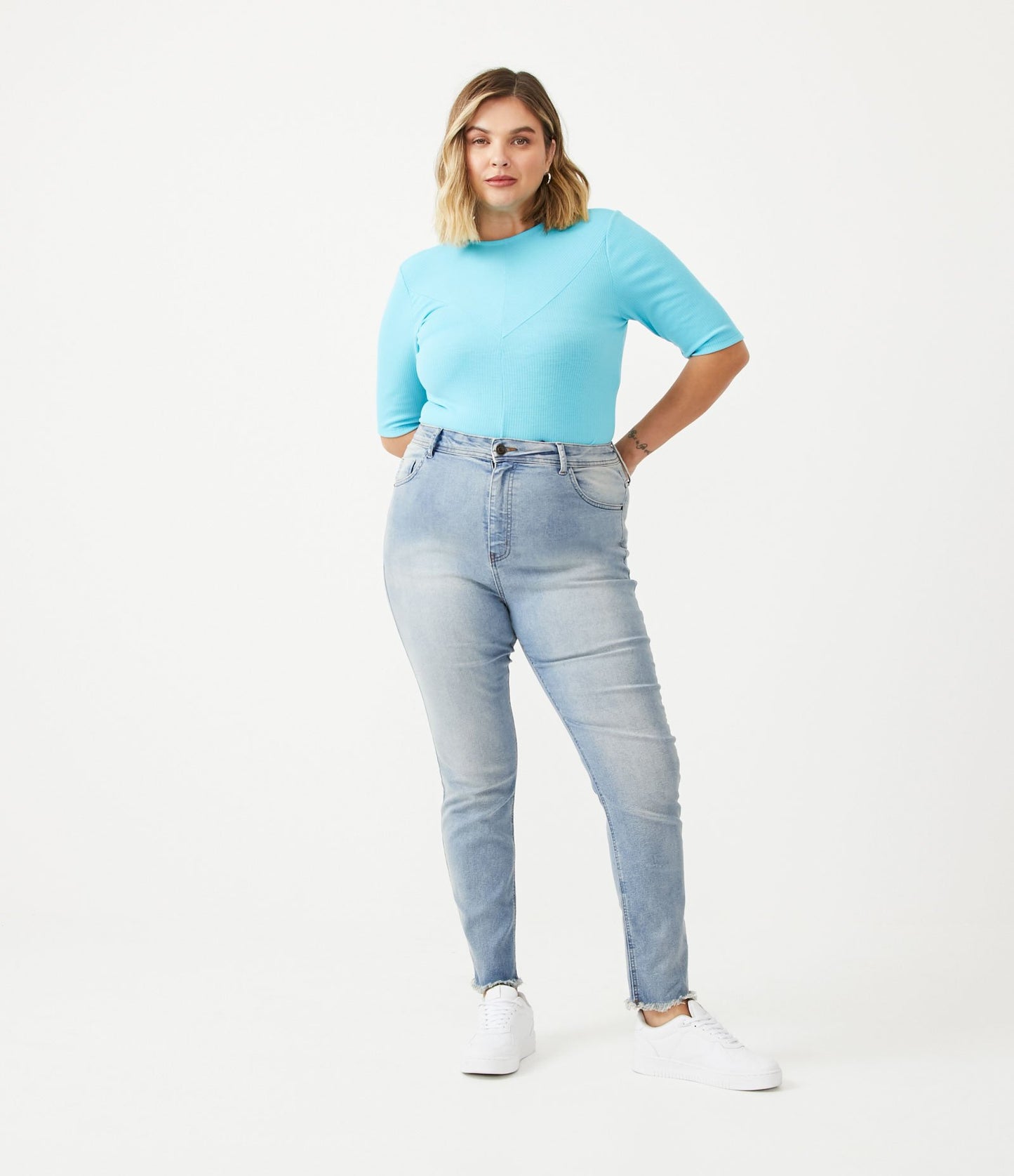 Jeans skinny con orlo sfrangiato Curve e taglie forti - Blu