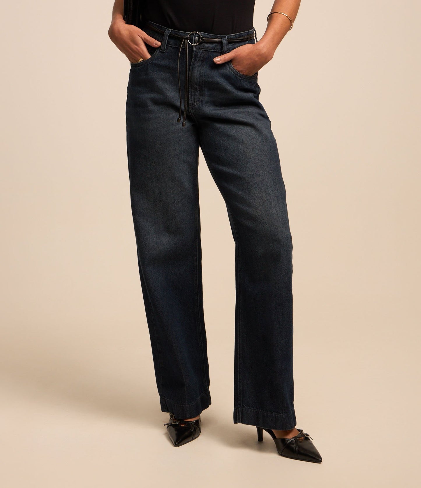 Jeans Comfort de perna reta com cinto em azul
