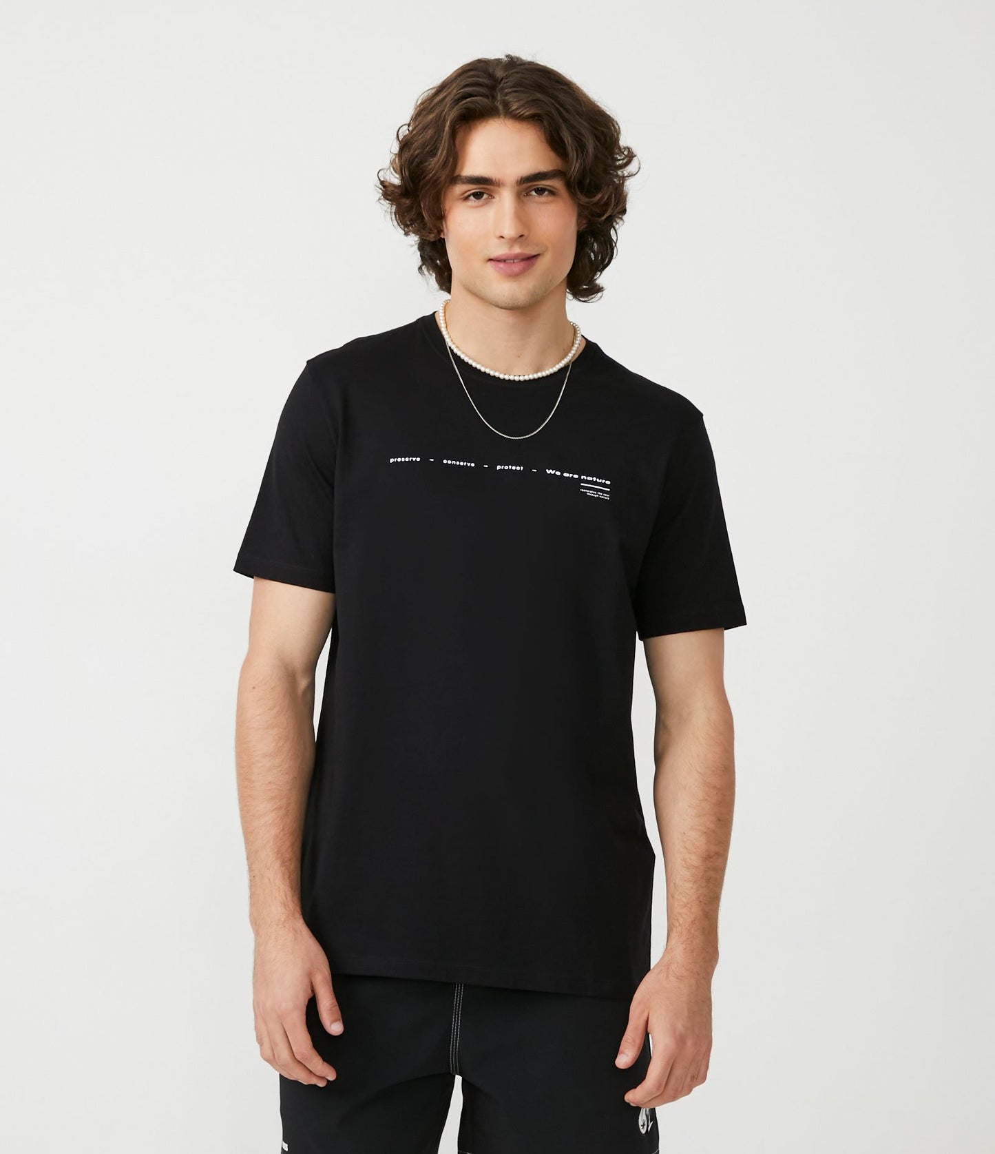 Camiseta Regular de Algodón Peruano con Estampado de Letras Negras