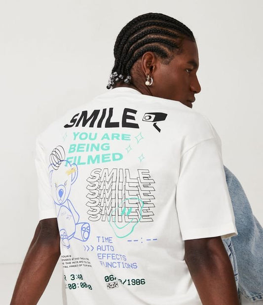 Camiseta de algodão de ajuste descontraído com letras e estampa do urso sorridente da Branca de Neve