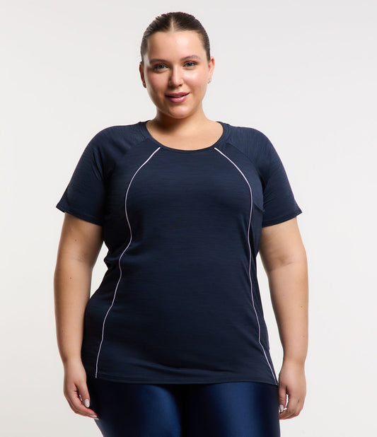 Camiseta esportiva azul escura com tecnologia Dry e detalhes em contraste - Curve e Plus Size