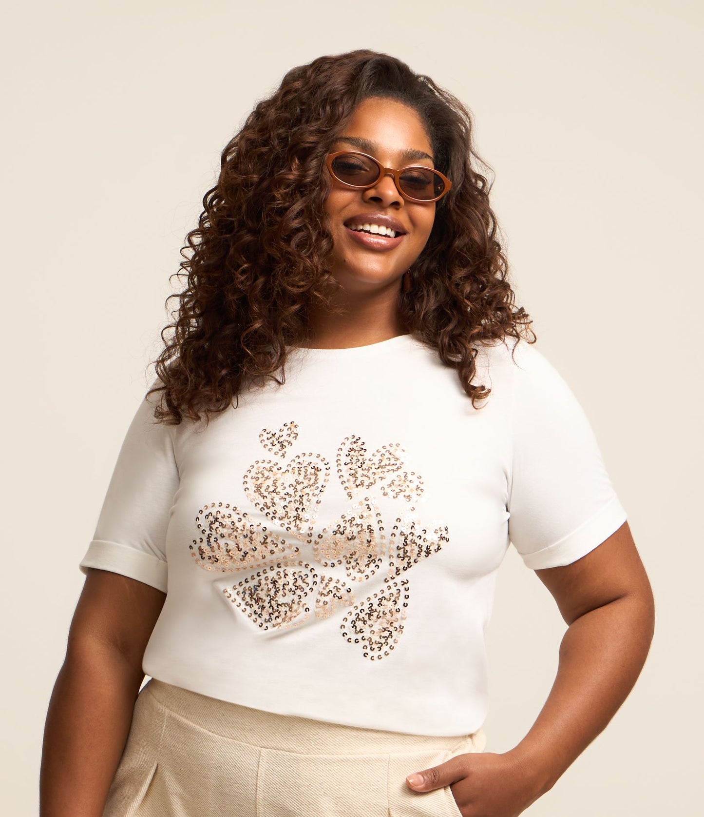 Camicetta in cotone con cuori di paillettes, Curve e taglie forti, bianco sporco