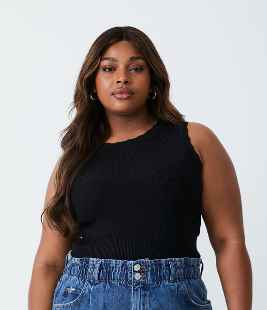 Camiseta regata de malha preta com detalhes ondulados - Curve e Plus Size