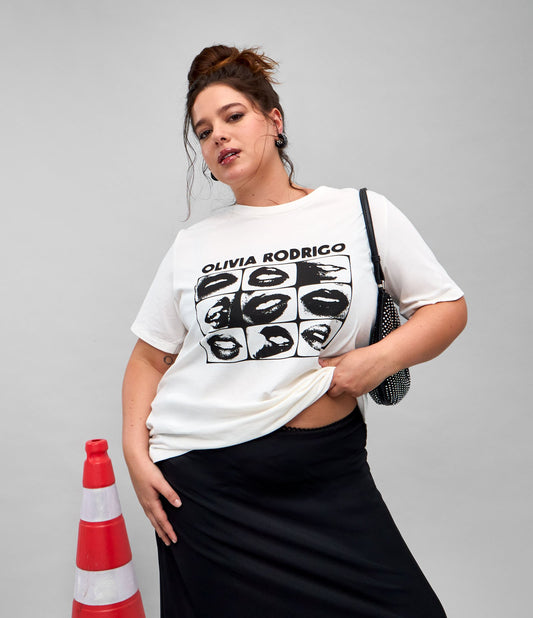 Camiseta de algodão branca com estampa de Olivia Rodrigo - Curve e Plus Size