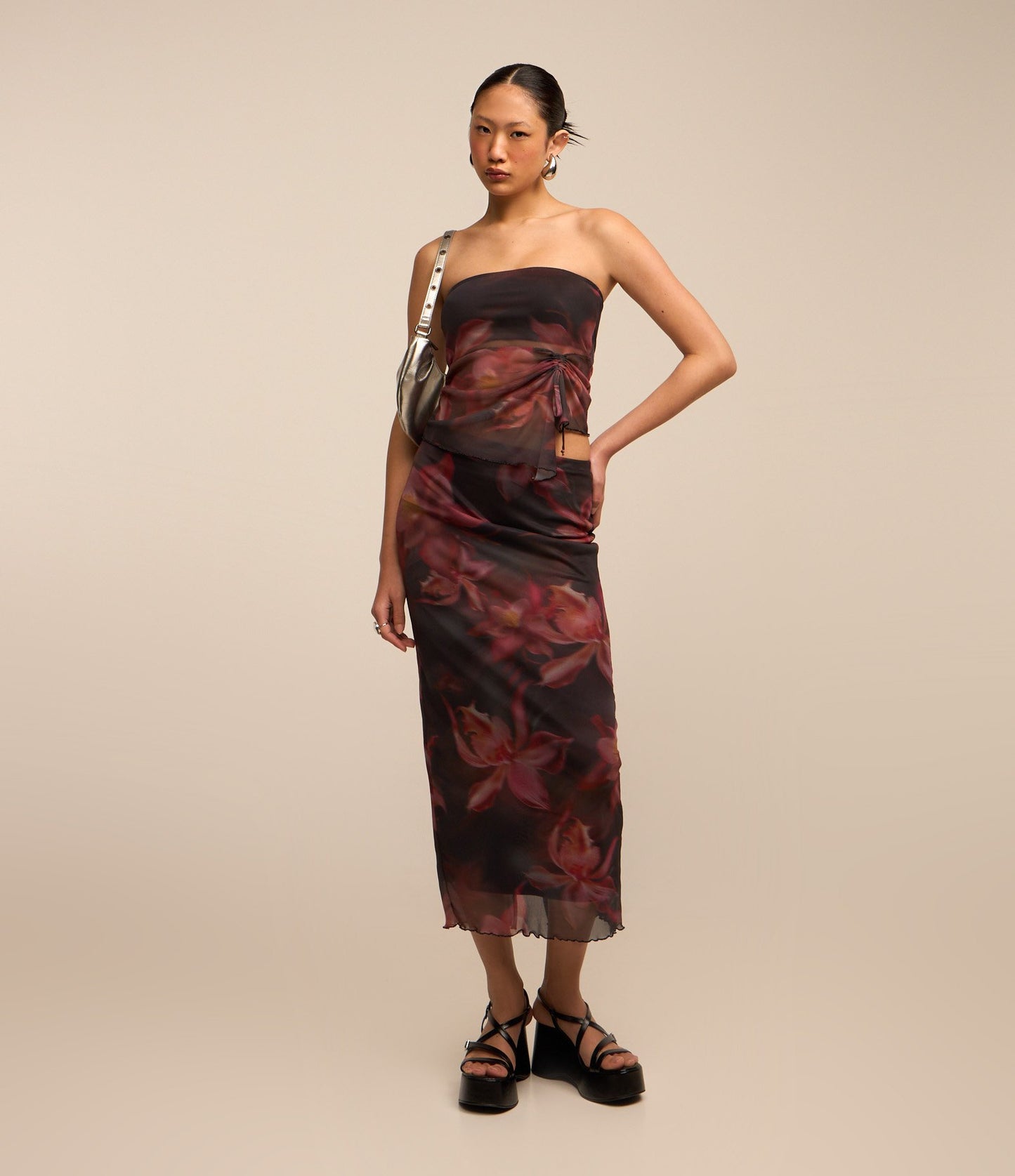 Nova saia midi de tule manchada com floral preto