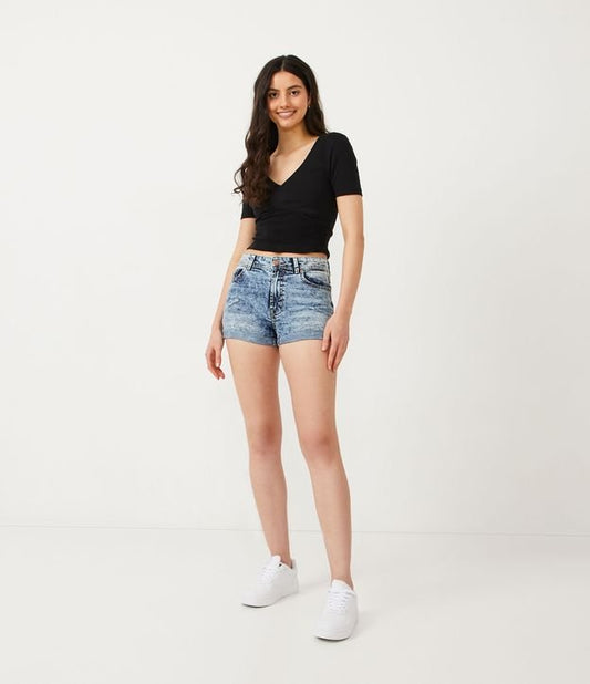 Calça de brim azul com bainha com punho