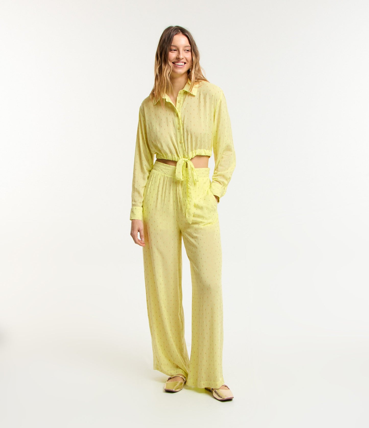 Calça Palazzo de Viscose Amarela com Enfeites de Contas