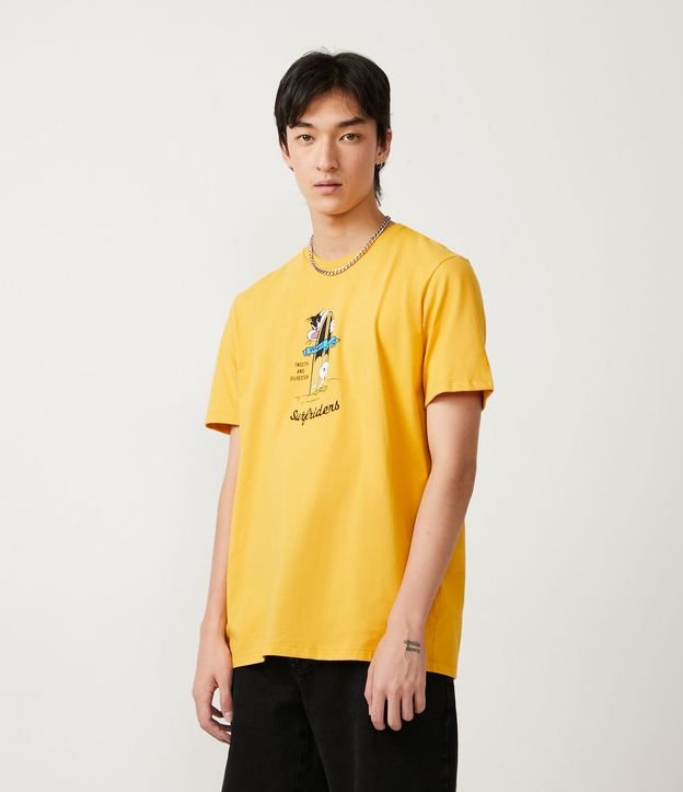 Camiseta Regular Fit com estampa do Piu-Piu e do Sylvester em amarelo