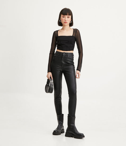 Calça skinny de sarja revestida de resina de cintura alta com bolsos em preto
