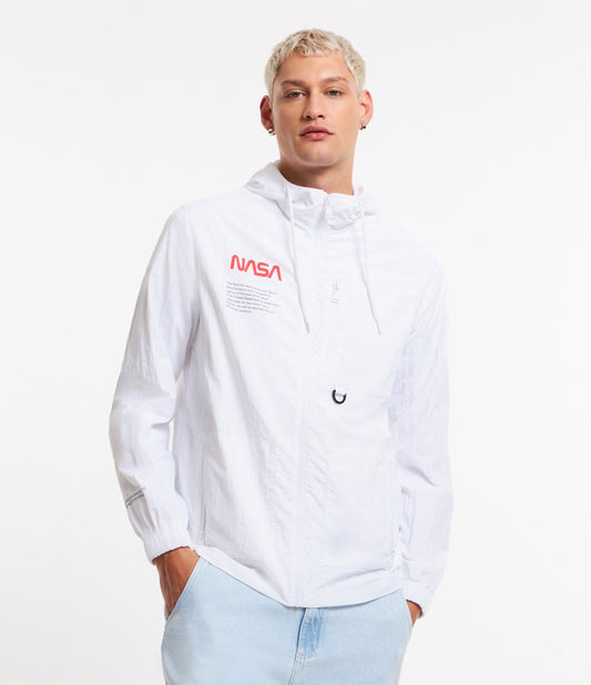 Jaqueta branca com capuz com estampa da NASA e bandeira aplicada em poliamida