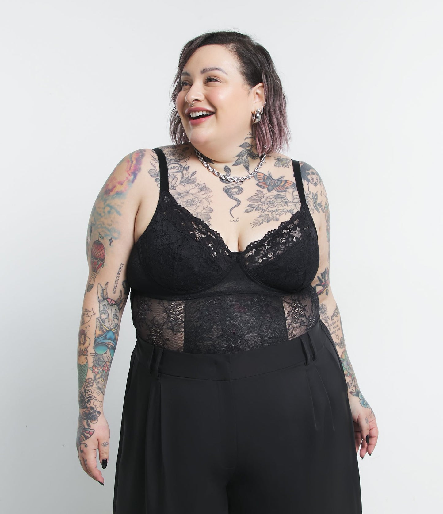Body in pizzo con dettagli trasparenti, Curve e taglie forti, collezione Jessica Lopes, nero