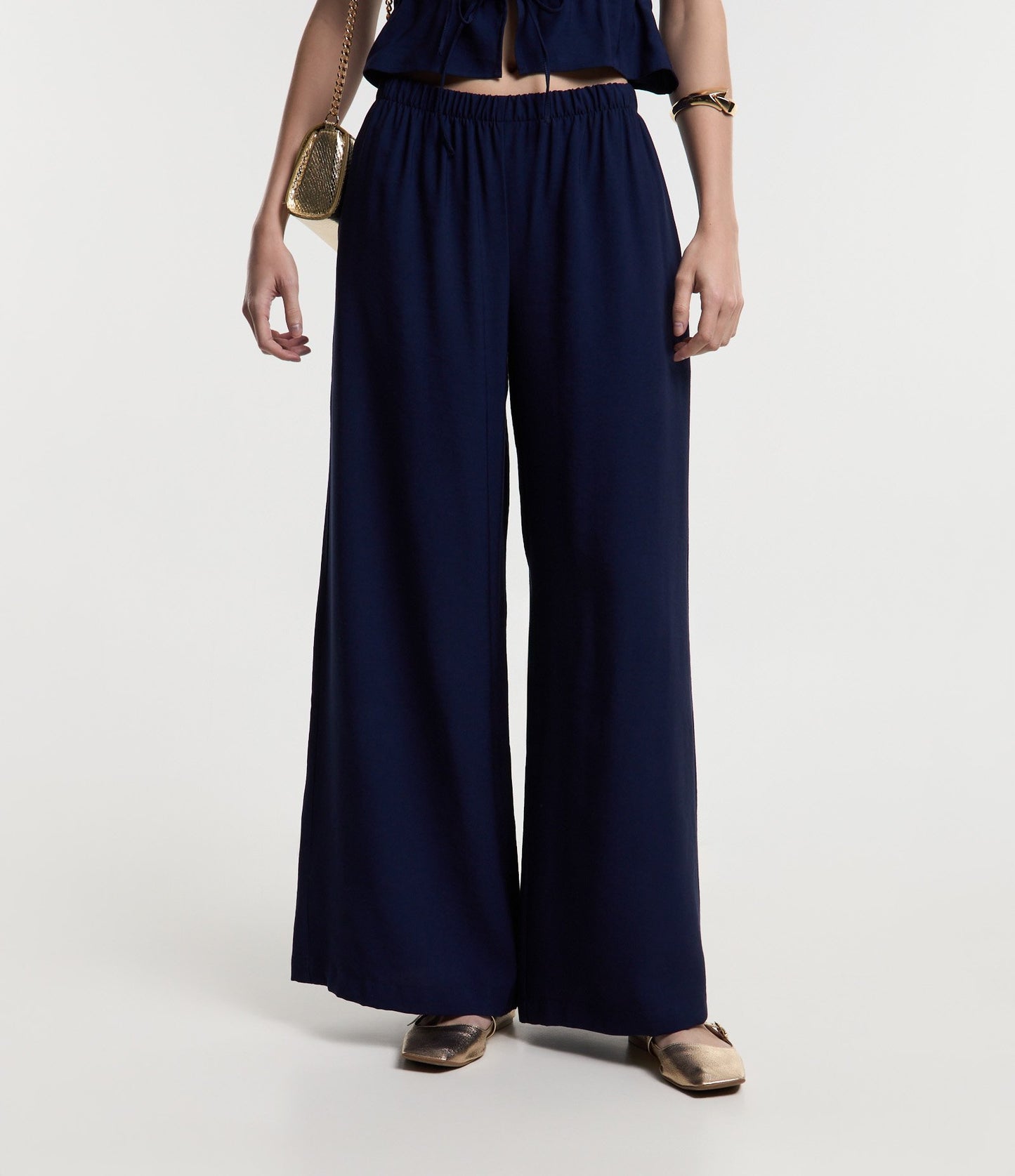 Calça de viscose fluida sob medida com cós elástico em azul