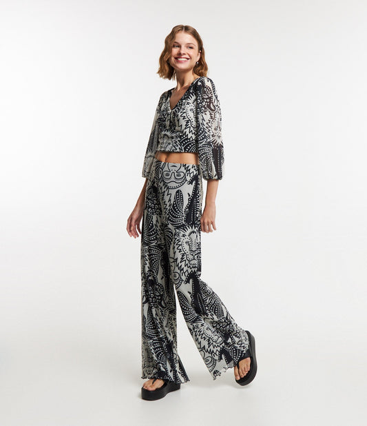 Calça palazzo de tule com estampa animal em preto e branco