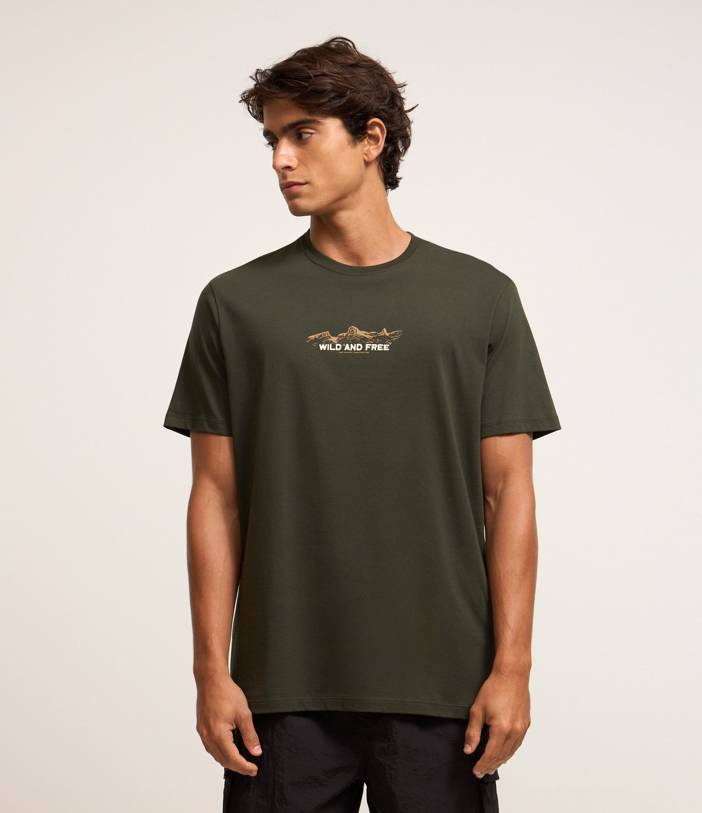 Camiseta de algodón confort con estampado de letras verdes