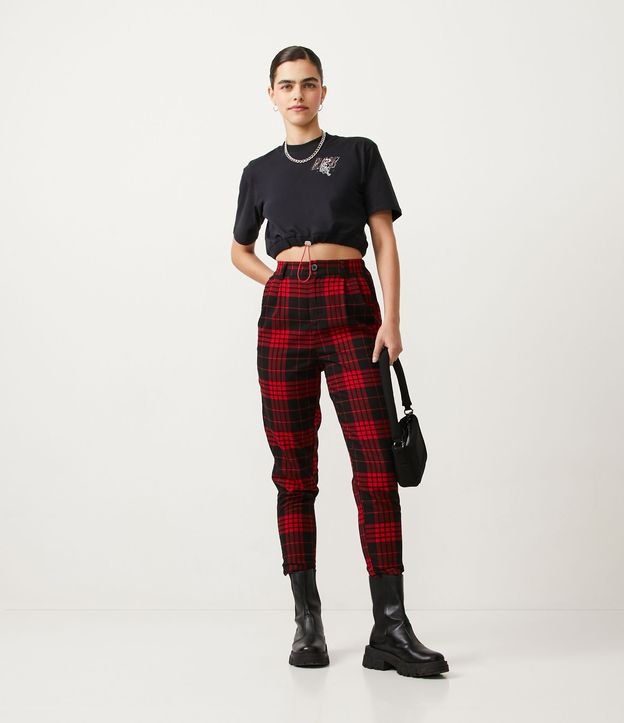 Calça de cenoura xadrez vermelha