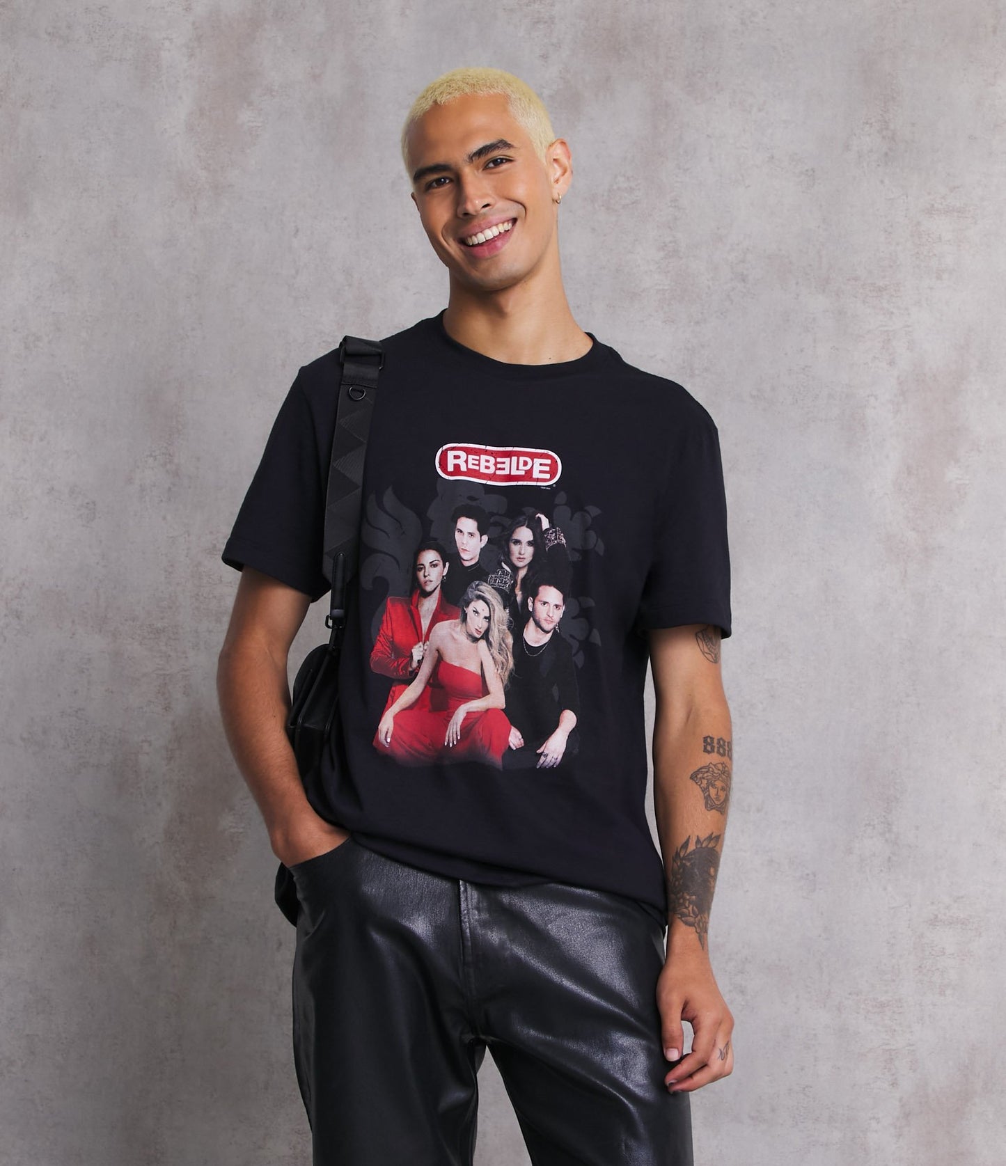 Maglietta Comfort in maglia nera con stampa dei membri RBD