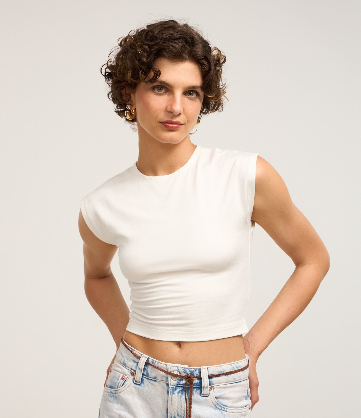 Sleeveless White Sweatshirt with Dropped Shoulders