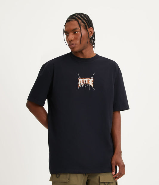 Camiseta de algodão preta longa com letras "Future"