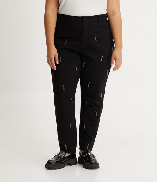 Vaqueros Curve & Plus Size Mom Jeans Negros en Sarga con Adornos de Pedrería
