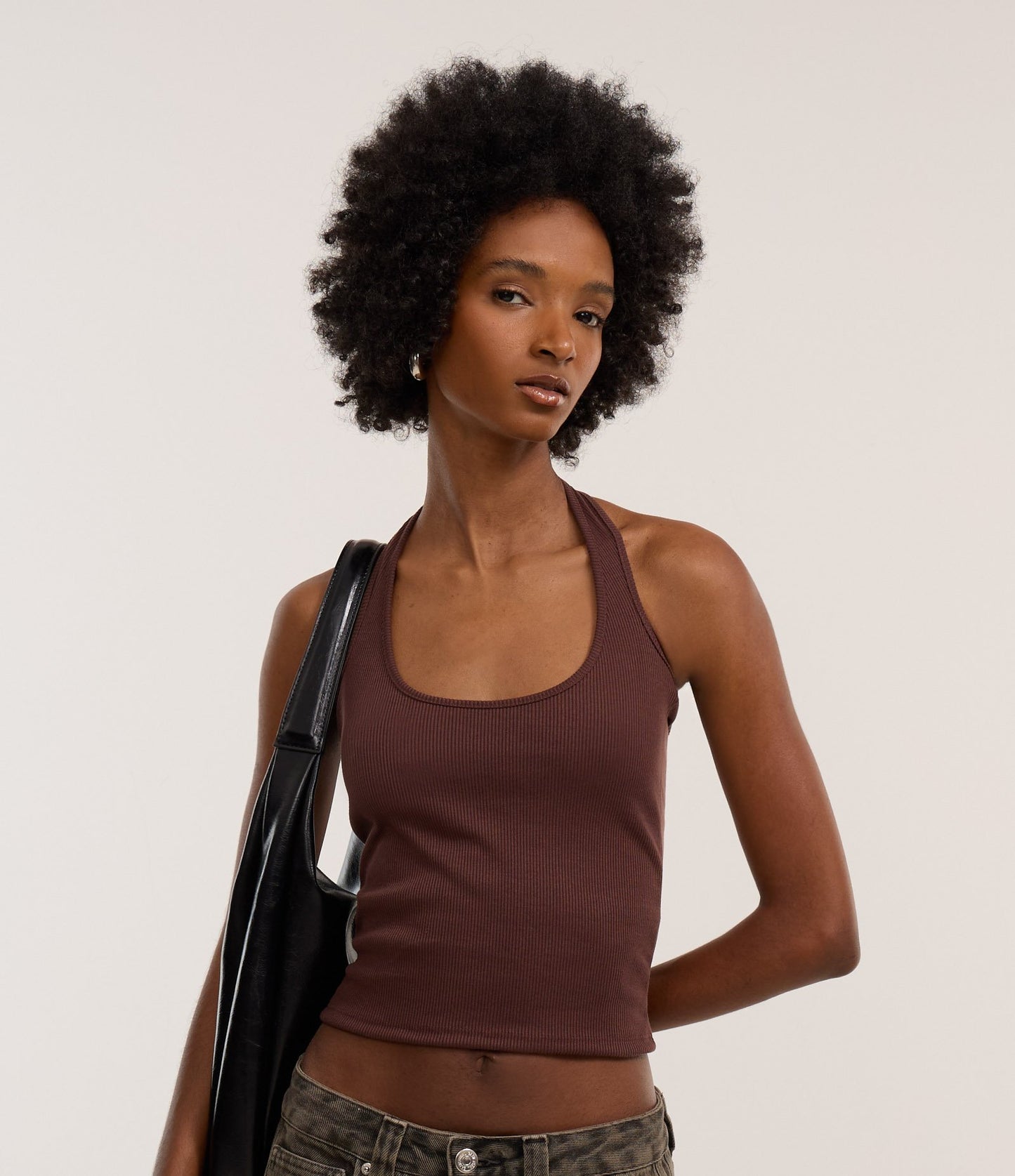 Camicetta in cotone con scollo a farfalla e texture leggera