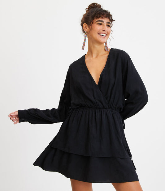Abito in viscosa a maniche lunghe con cravatta e texture jacquard in nero