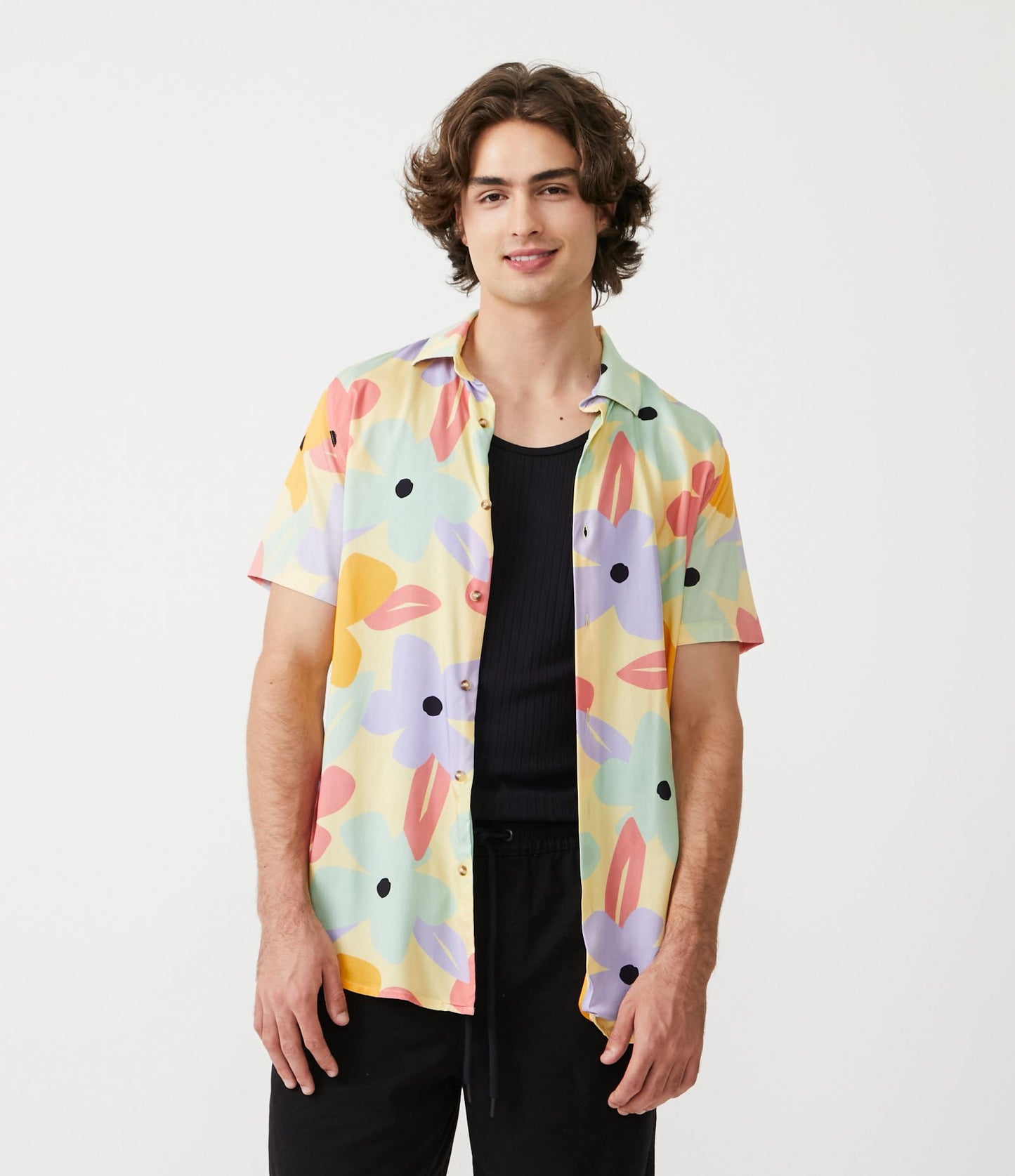 Camicia in viscosa dal taglio regolare con stampa floreale gialla