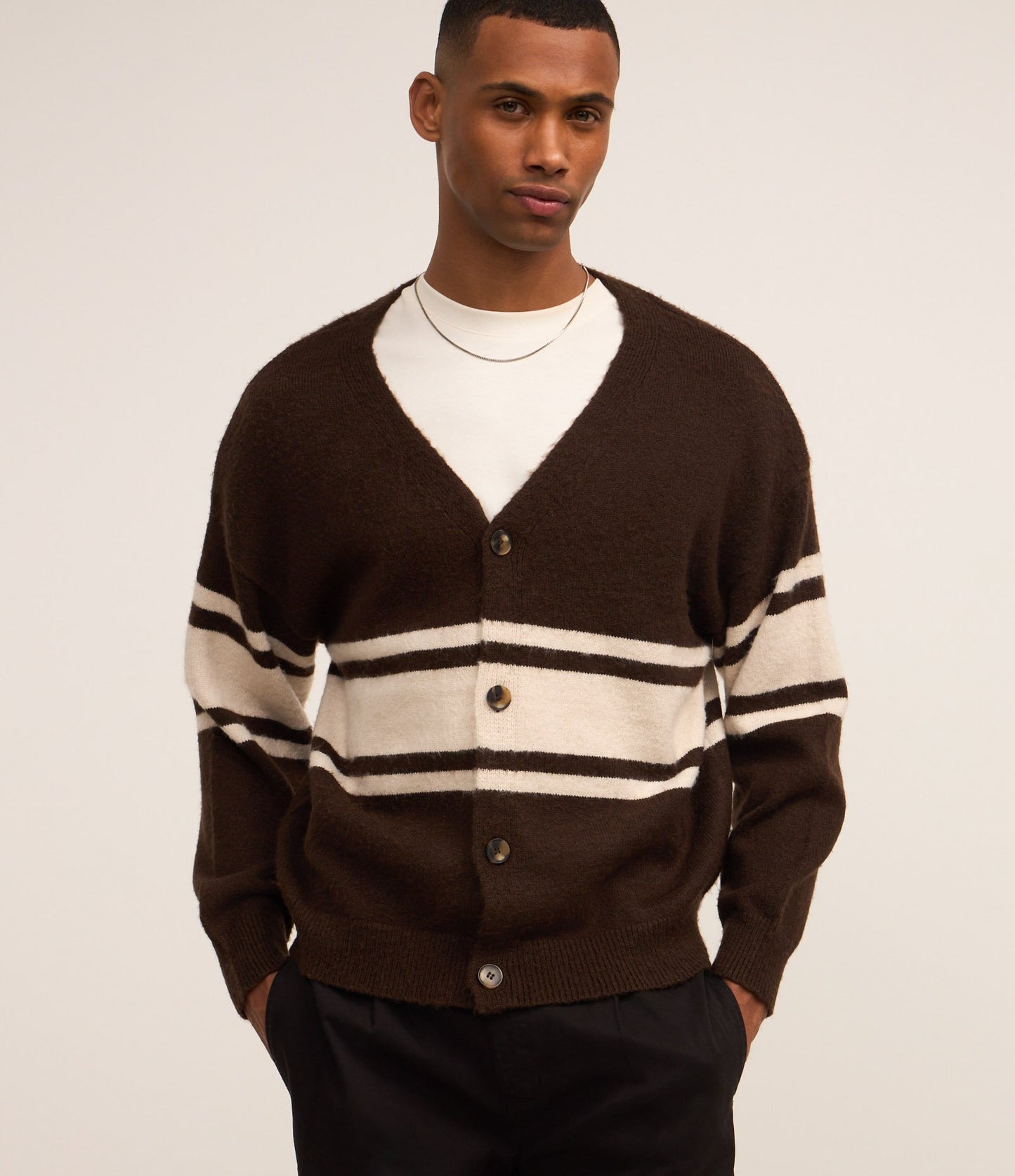 Cardigan a maglia larga con strisce marroni