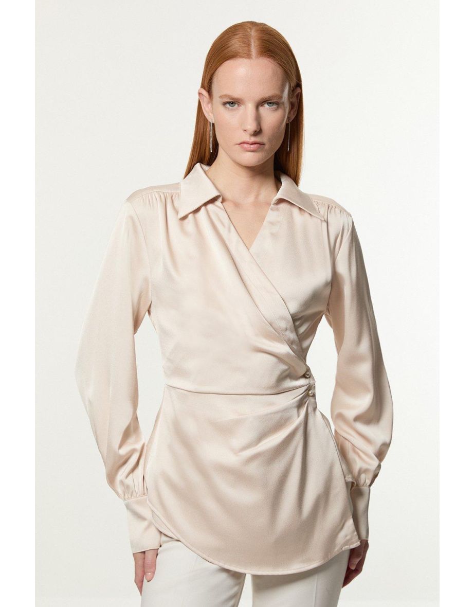 Blusa Petite de crepé satinado con detalles de perlas