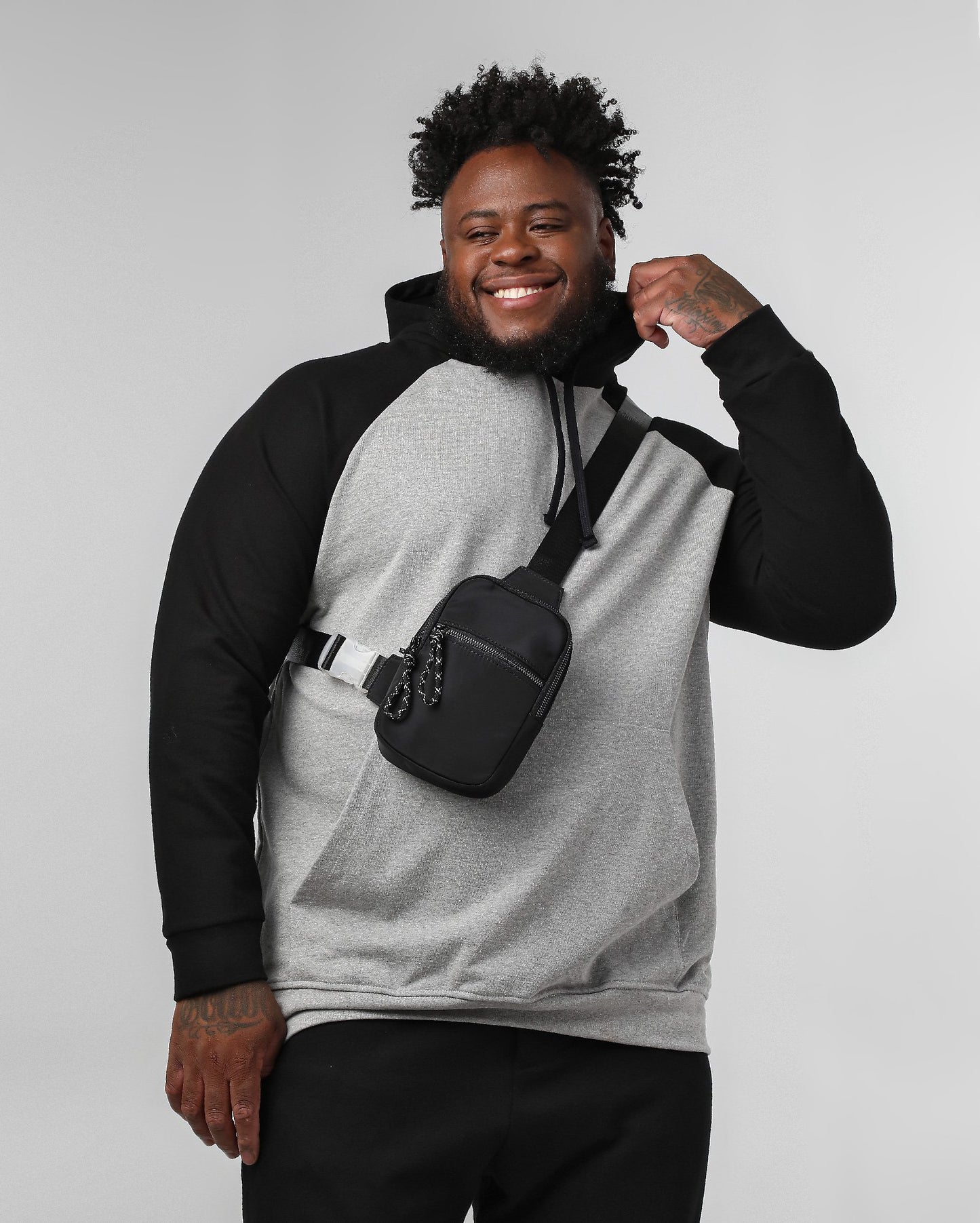 Moletom masculino com capuz Raglan Plus Size em preto | Original Plus da Riachuelo