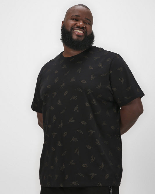 Camiseta masculina plus size com estampa de folhas pretas - Allman By Riachuelo