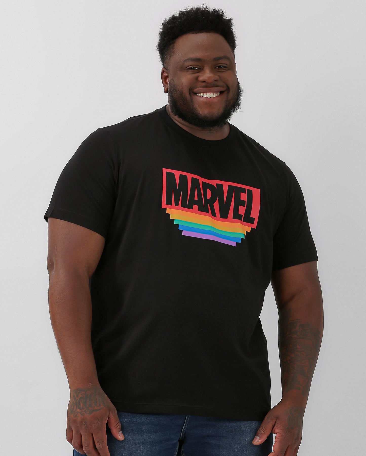 Camiseta masculina plus size preta com arco-íris | Marvel