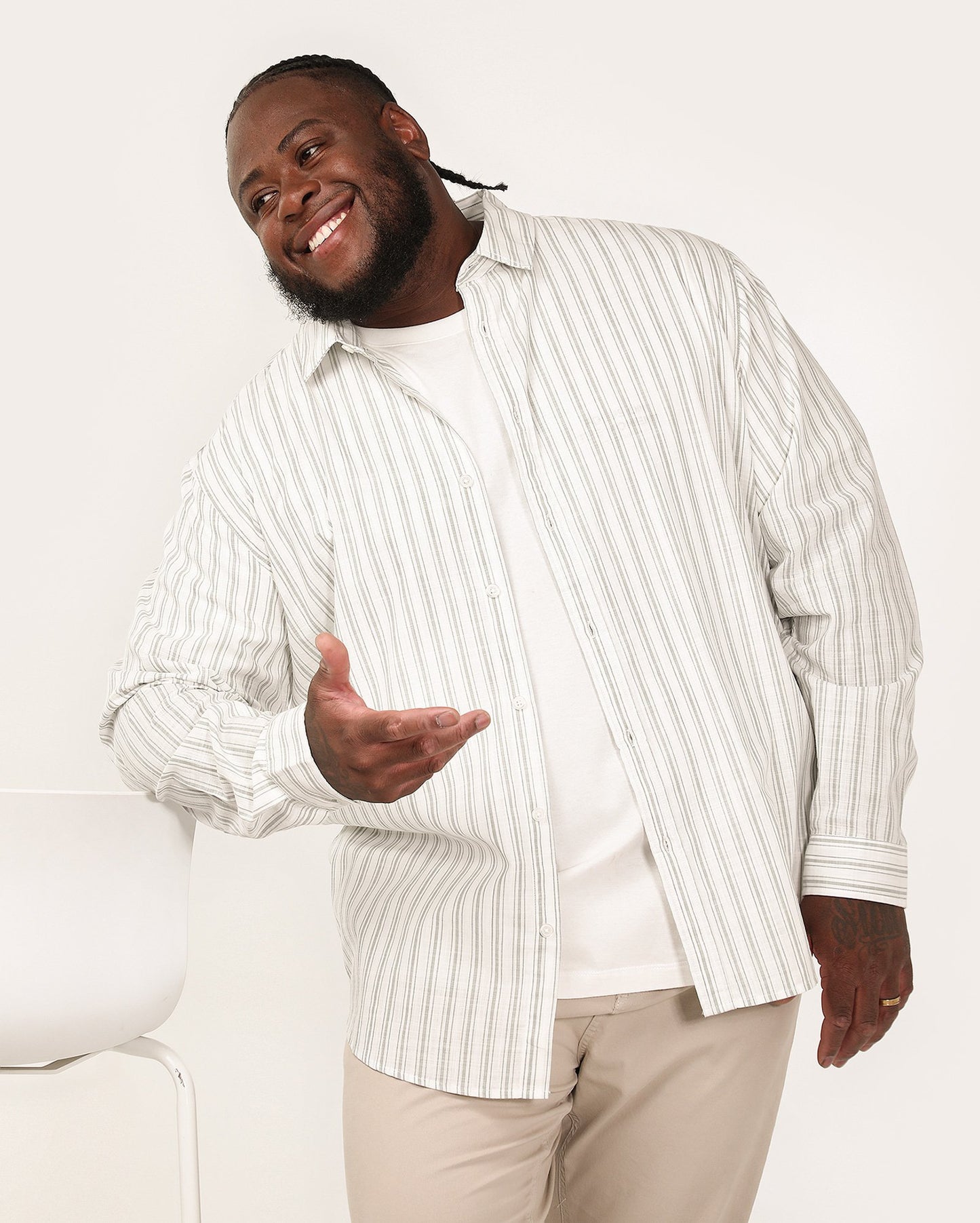 Camisa regular de rayas blanca talla grande hombre | Original Plus by Riachuelo