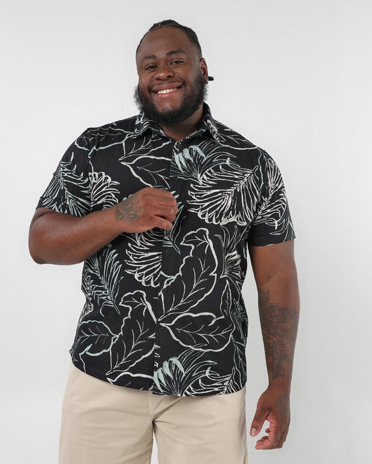 Camisa masculina plus size com estampa de folhas pretas - Original Plus by Riachuelo