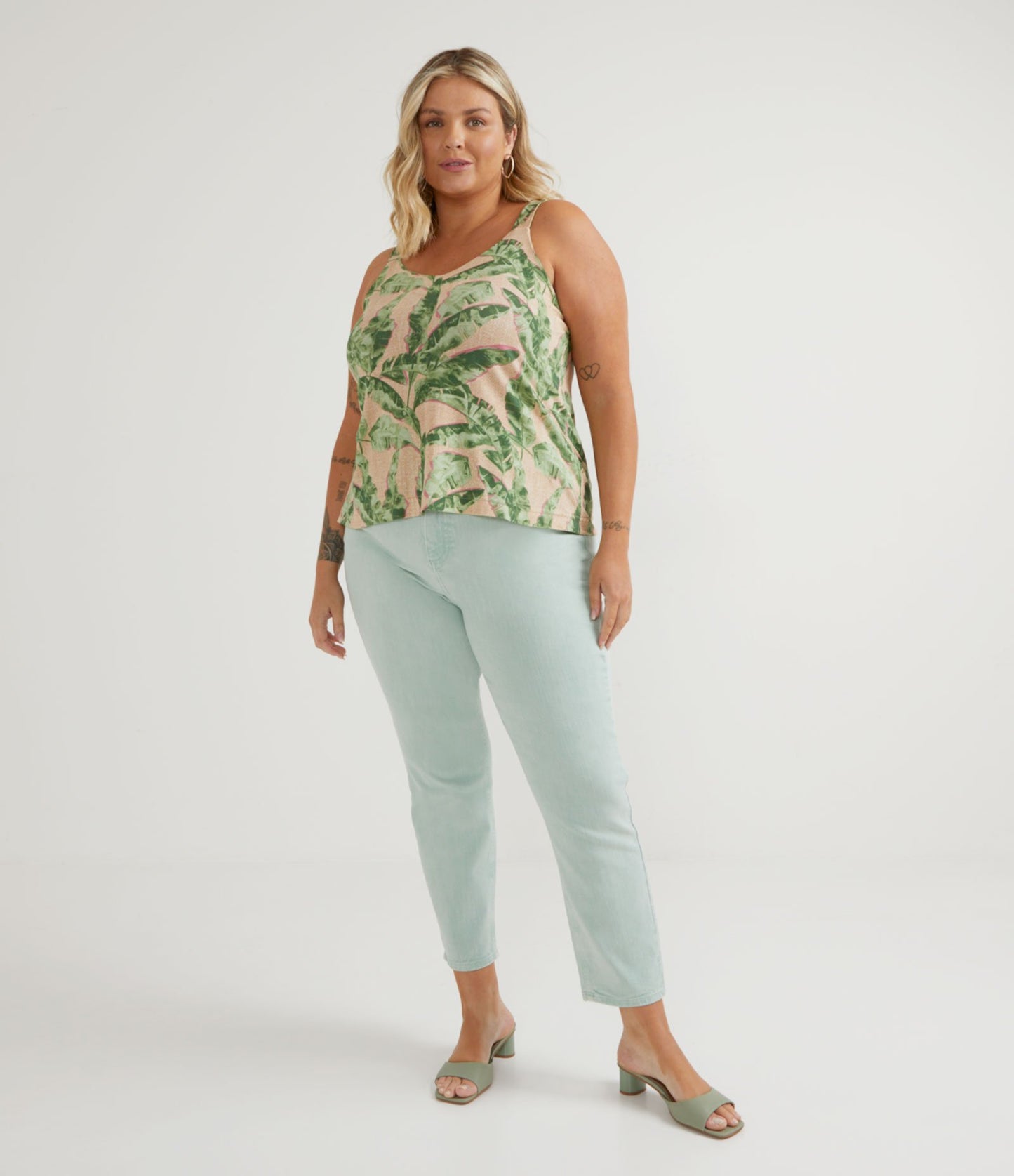 Top beige senza maniche in Viscolycra con stampa foliage - Curve e taglie forti